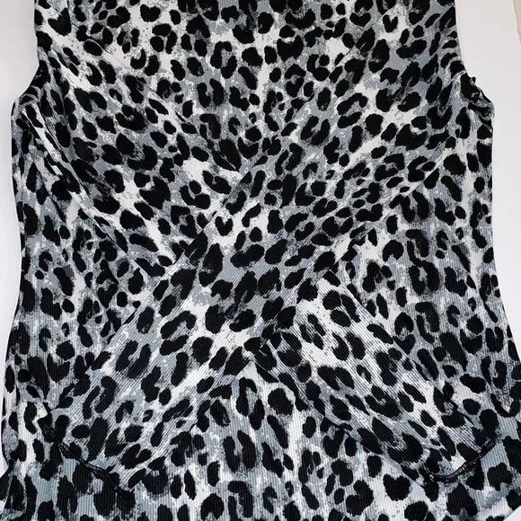 Leopard Print mock turtle neck Long Sleeve Top - Picture 2 of 9